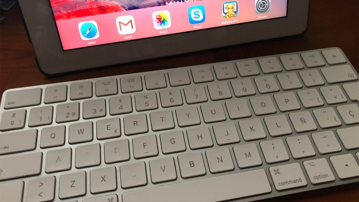 Teclado Magic Keyboard conectado a un iPad